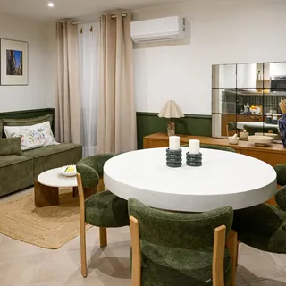 Salon et salle à manger de l'appartement de Nice
